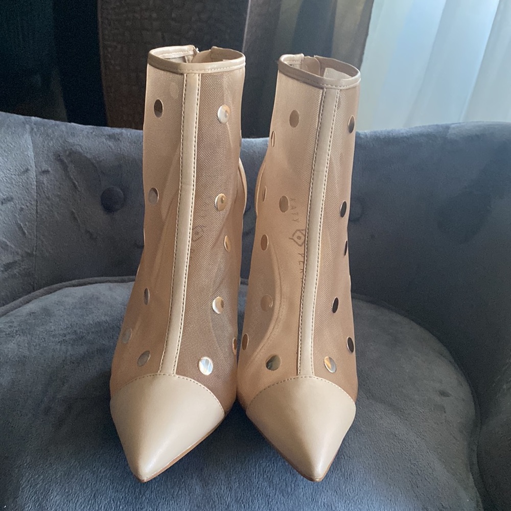 Adorable ankle booties - Picture 2 of 6